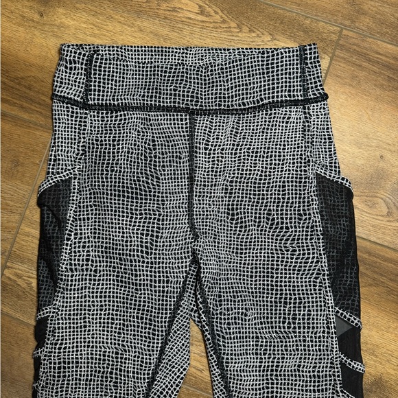 Lululemon Wild And Free Tight - size 6, 27" - Picture 8 of 11